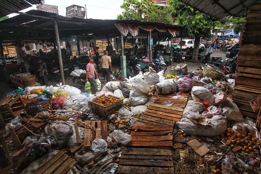 Tumpukan sampah muncul di sejumlah titik di Pasar Induk Buah dan Sayur Giwangan, Kota Jogja, Senin (26/1/2026).