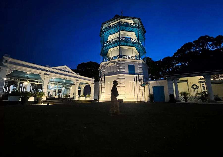 &nbsp;Keraton Kasunanan Surakarta masih menunggu cairnya dana hibah dari Pemkot Solo.