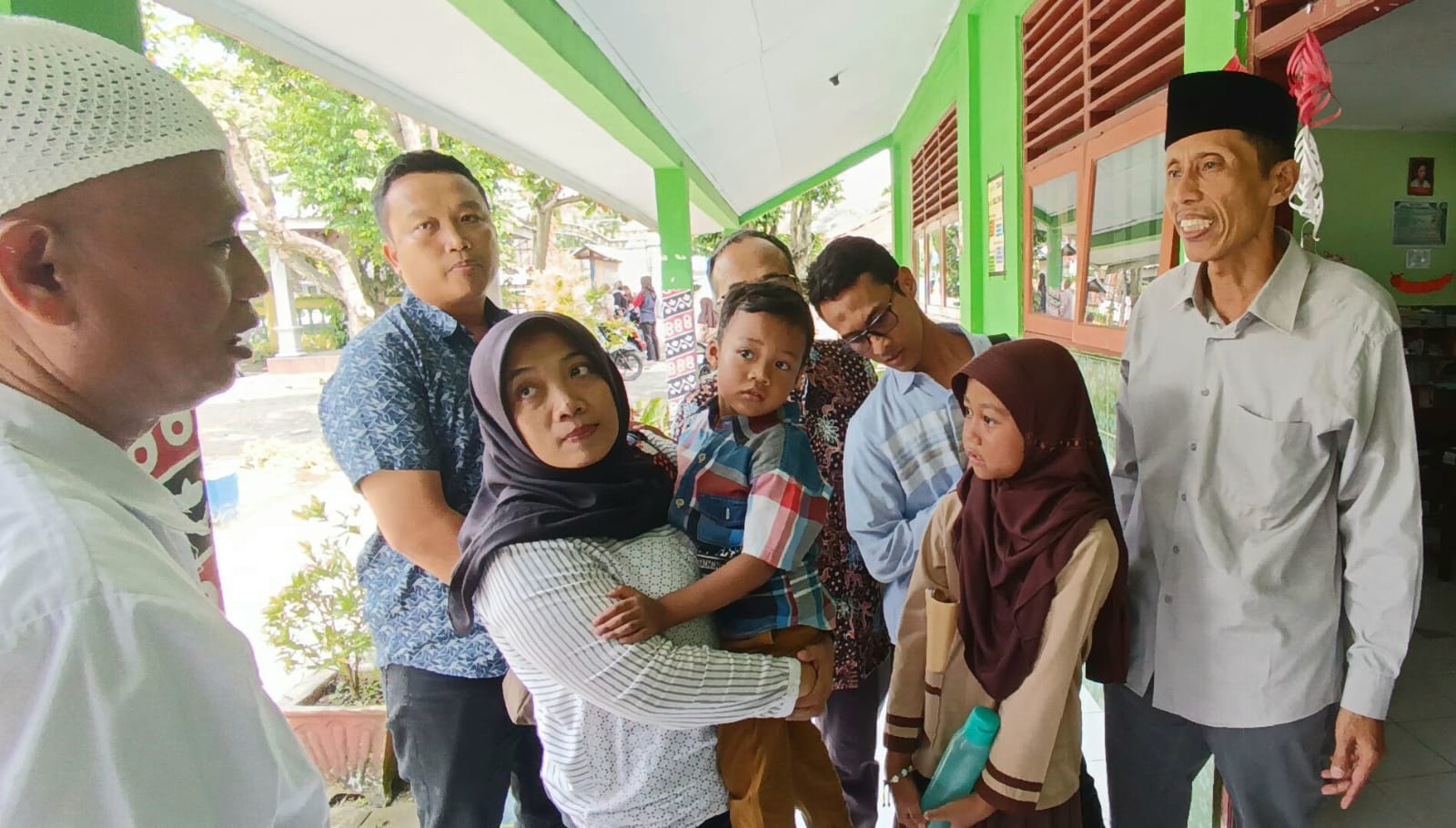DPRD Kulon Progo mengunjungi Lea Siswa SDN Gembongan.