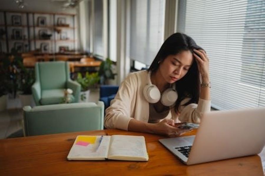 Tidak fokus pada pekerjaan tanda ADHD (pinterest)
