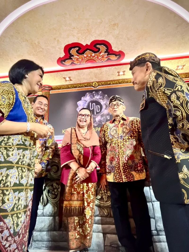 KGPA Tedjowulan berbincang dengan Jenderal TNI (Purn) AM Hendropiyono dan Andika Perkasa.