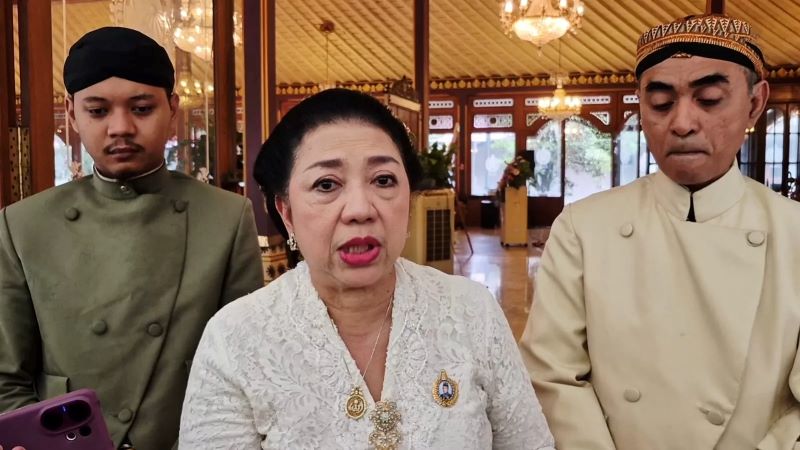 Ketua LDA Keraton Surakarta GKR Wandansari beri keterangan.