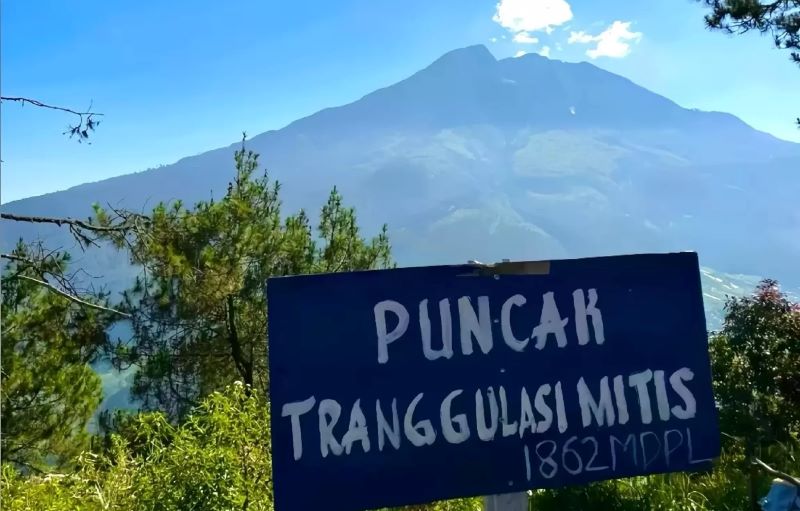 Puncak Bukit Mitis, Dawuhan, Desa Blumbang, Kecamatan Tawangmangu, Karanganyar.