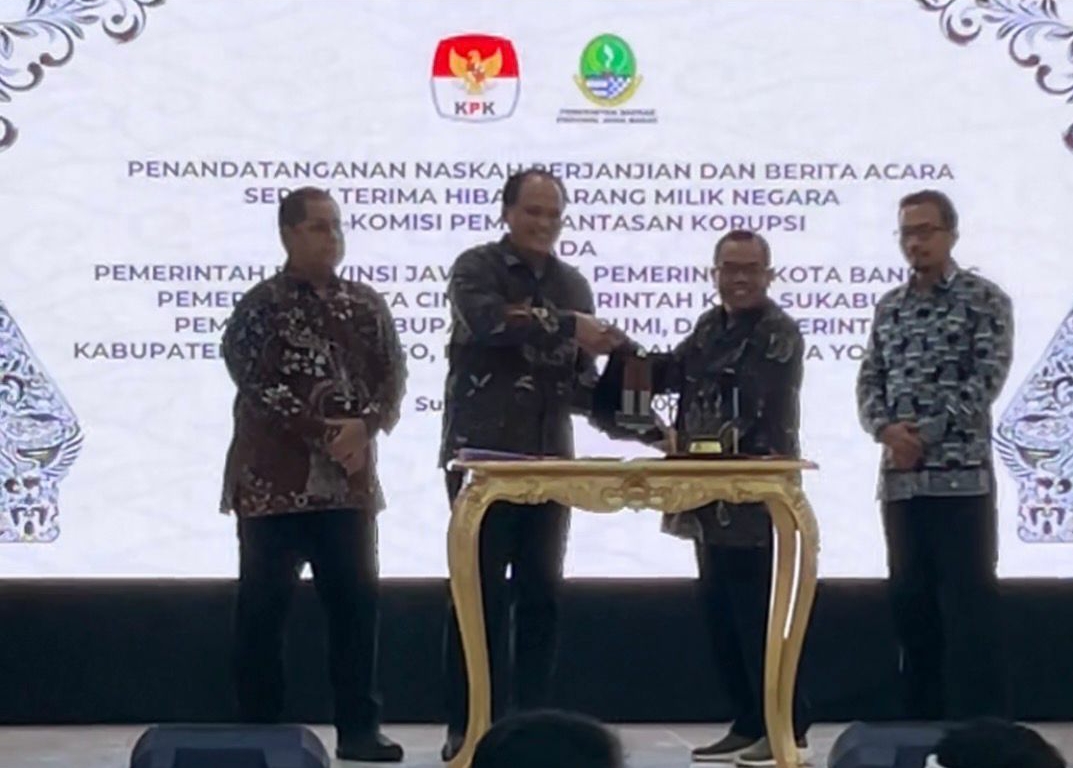 Sekretaris Daerah Kulon Progo menerima barang sitaan negara dari KPK