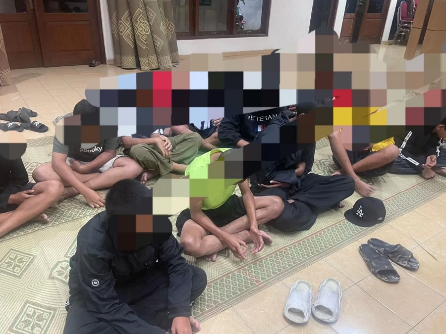 Belasan pemuda diamankan karena terlibat perang sarung.