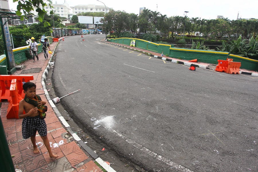 Suasana Jembatan Kewek yang masih ditutup aksesnya, Kota Jogja, Selasa (24/2/2026). 
