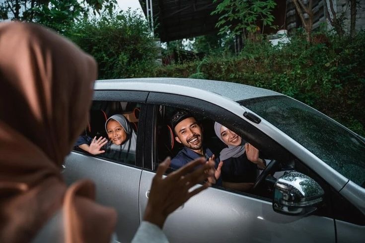 ilustrasi keluarga mudik lebaran (pinterest)