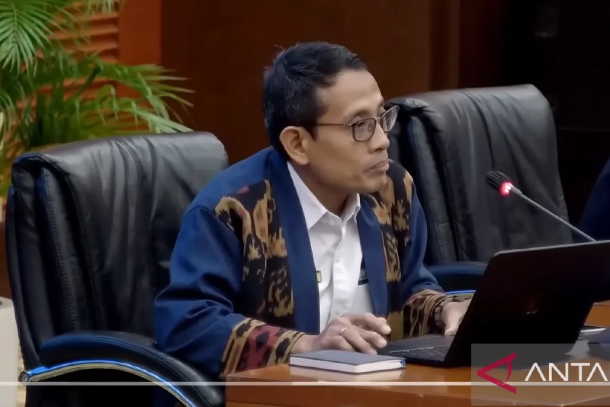 Direktur Utama Lembaga Pengelola Dana Pendidikan (LPDP) Sudarto dalam konferensi pers APBN KiTa di Jakarta, Senin (23/2/2026) (ANTARA/Bayu Saputra)
