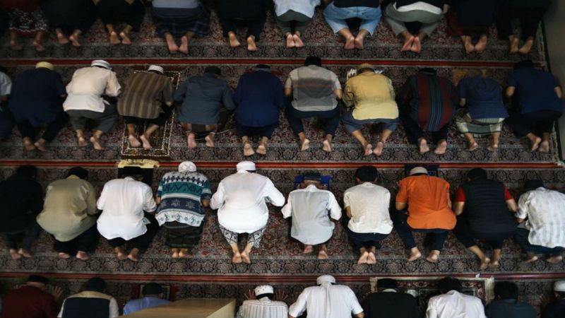 Sholat Jumat.
