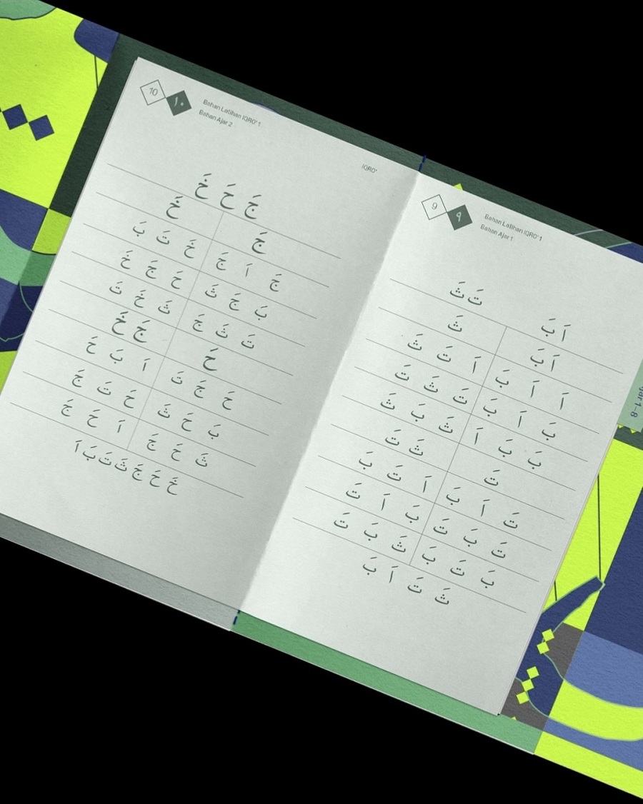 Isi dalam buku Iqro kaligrafi tetap tulisan tangan orisinal.