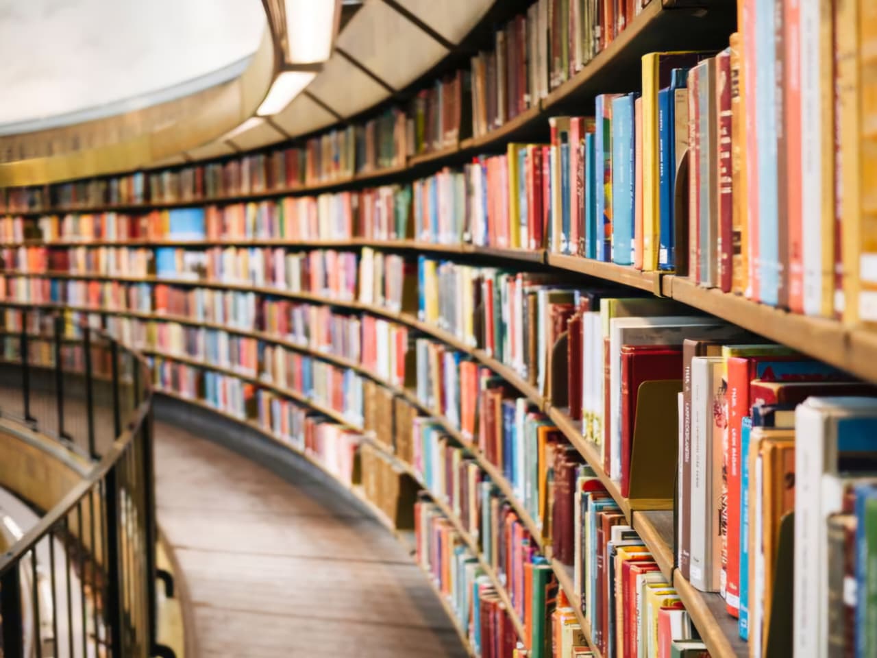 Perpustakaan sebagai tempat alternatif menunggu buka puasa (Pinterest).