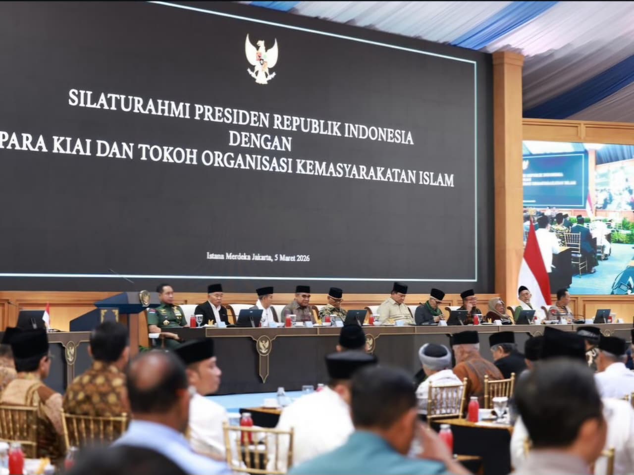 Presiden Prabowo bersama para kiai dan tokoh ormas Islam di Istana Merdeka (Instagram @presidenrepublikindonesia).
