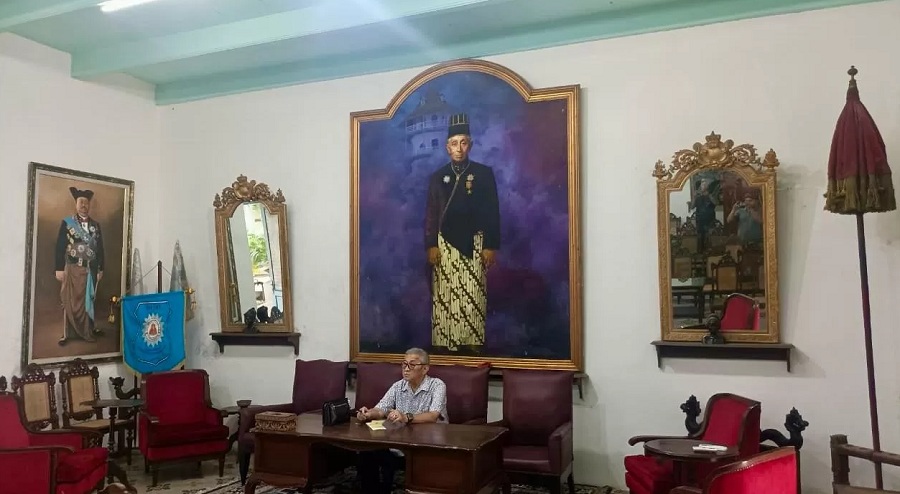 KGPA Tedjowulan mulai berkantor di Keraton Surakarta.  &nbsp;