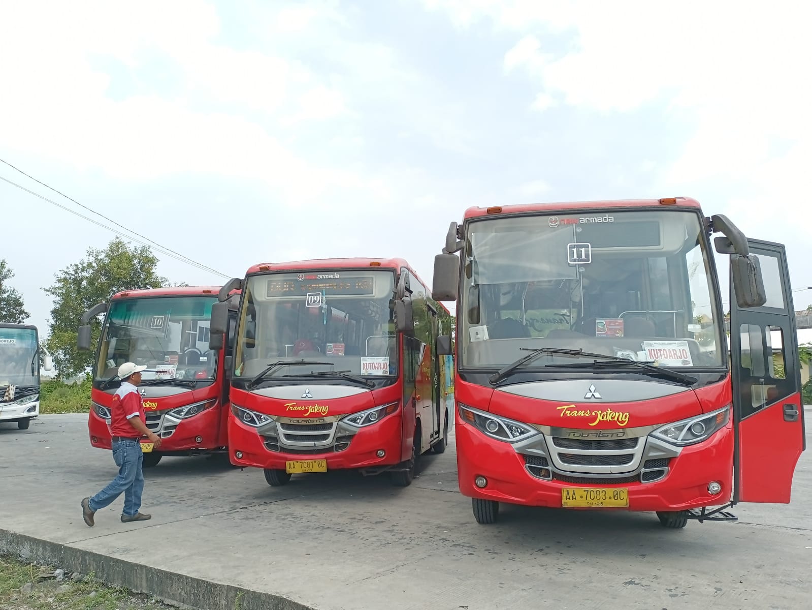 SIAGA: Bus Trans Jateng akan tetap beroperasi selama masa libur Lebaran. 
