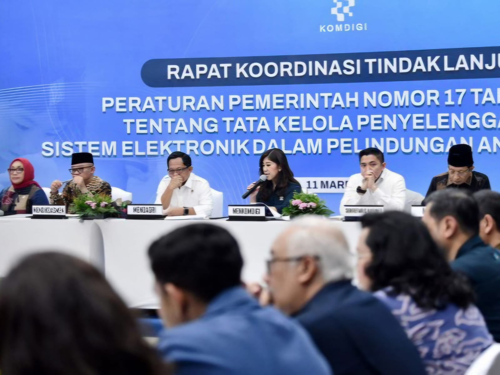 Menkomdigi Meutya Hafid saat memimpin Rakor Tindak Lanjut PP TUNAS di Kantor Kementerian Komdigi (laman resmi Komdigi).