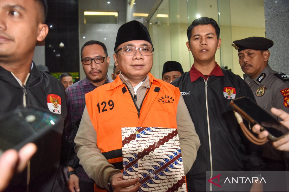 Tersangka kasus dugaan korupsi kuota haji dan penyelenggaraan ibadah haji Yaqut Cholil Qoumas (ANTARA FOTO/Indrianto Eko Suwarso/wsj.)
