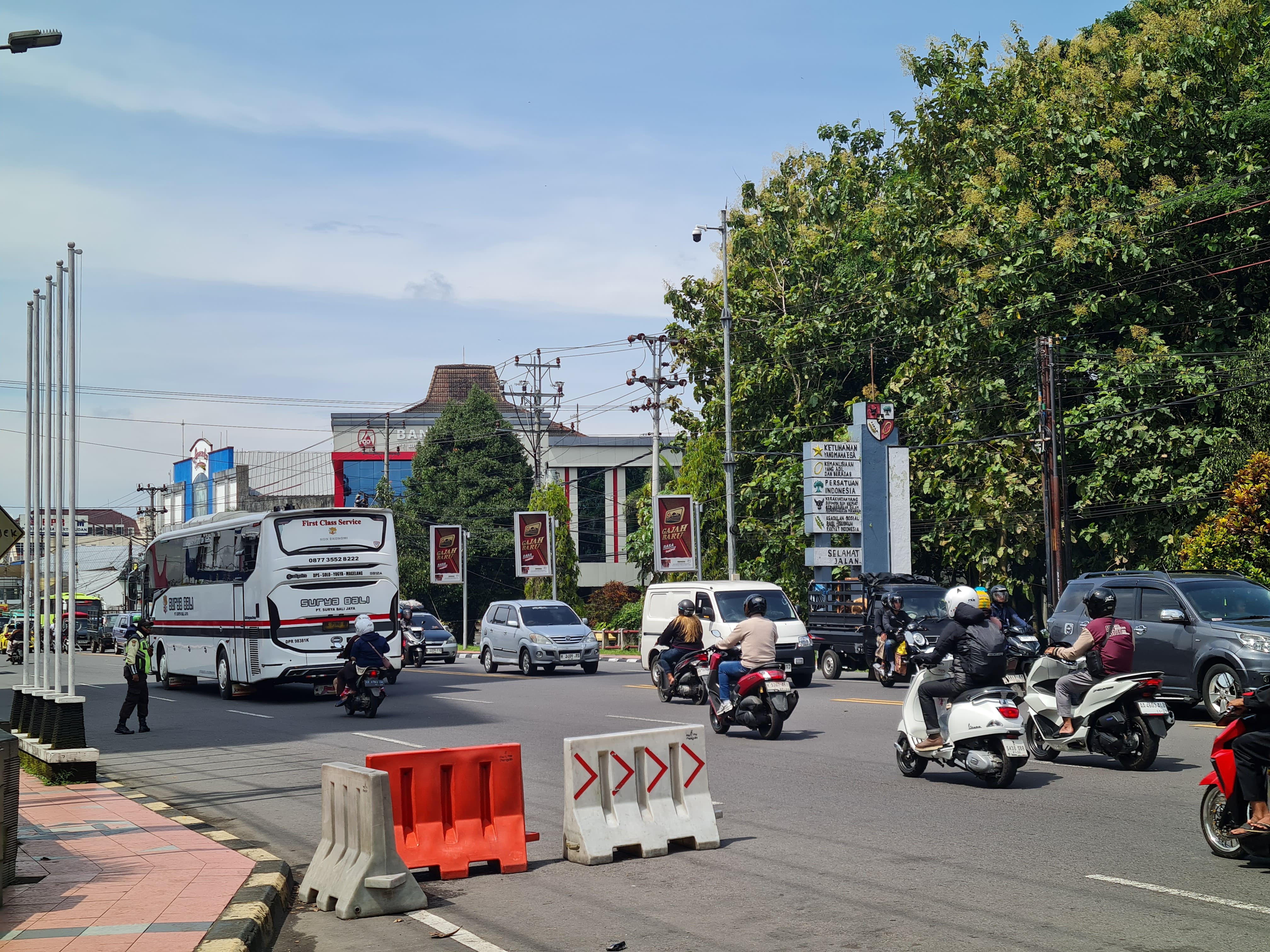 Kondisi arus lalu lintas di Simpang Artos ramai lancar, Kamis (26/3).