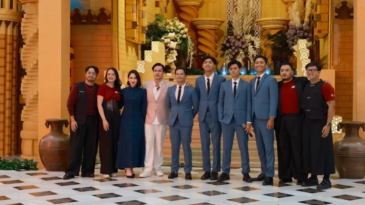 Fadli Hafizan, Founder of Jakarta Art House; Clarissa Theophilia, Vocal Director of Jersey Boys; Agatha Pricilla, Pemeran Mary Delgado; Jeje Soekarno, Pemeran Bob Crewe; Andikara Aliyumnu, Pemeran Frankie Valli; Ghatfaan Rifqi Erwin Putra, Pemeran Bob Gaudio; Nabil Pawaka, Pemeran Tommy DeVito; Ray Paulus, Pemeran Nick Massi; Bran Vargas, Director of Jersey Boys; Narendra Pryottama, Executive Producer of Jersey Boys