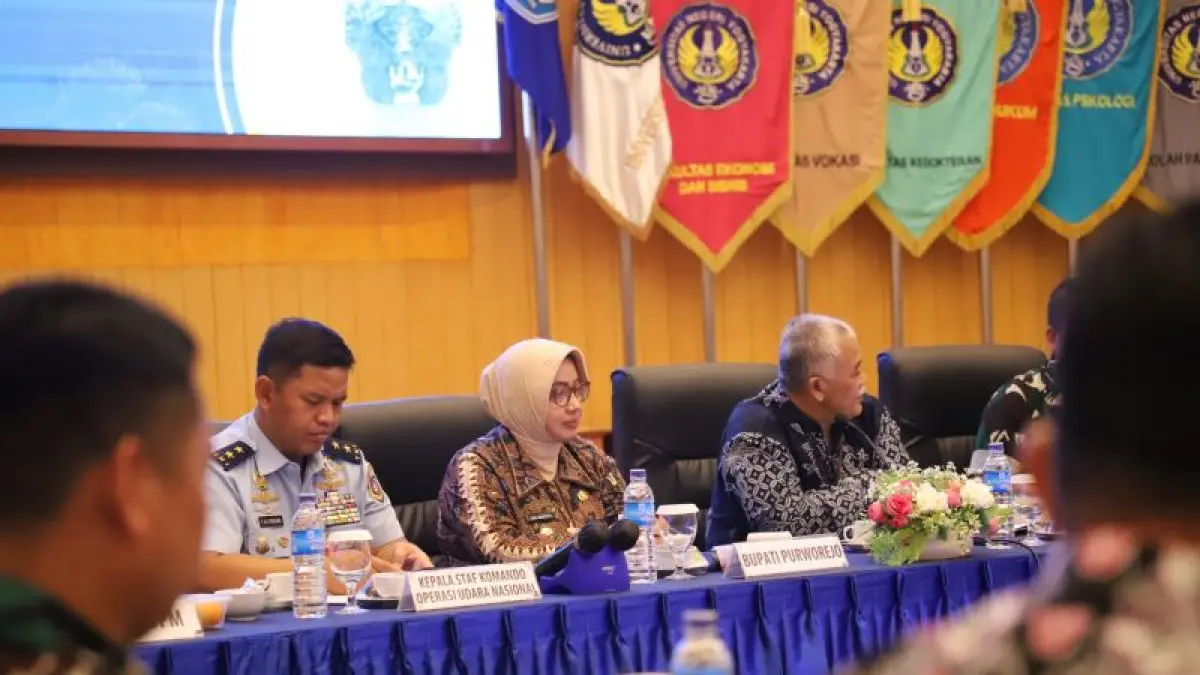 SINERGI: Bupati Purworejo Yuli Hastuti memimpin rombongan pejabat Pemkab Purworejo untuk menjajaki kerja sama dengan Universitas Negeri Yogyakarta (UNY). (Dokumentasi Prokopim Purworejo)
