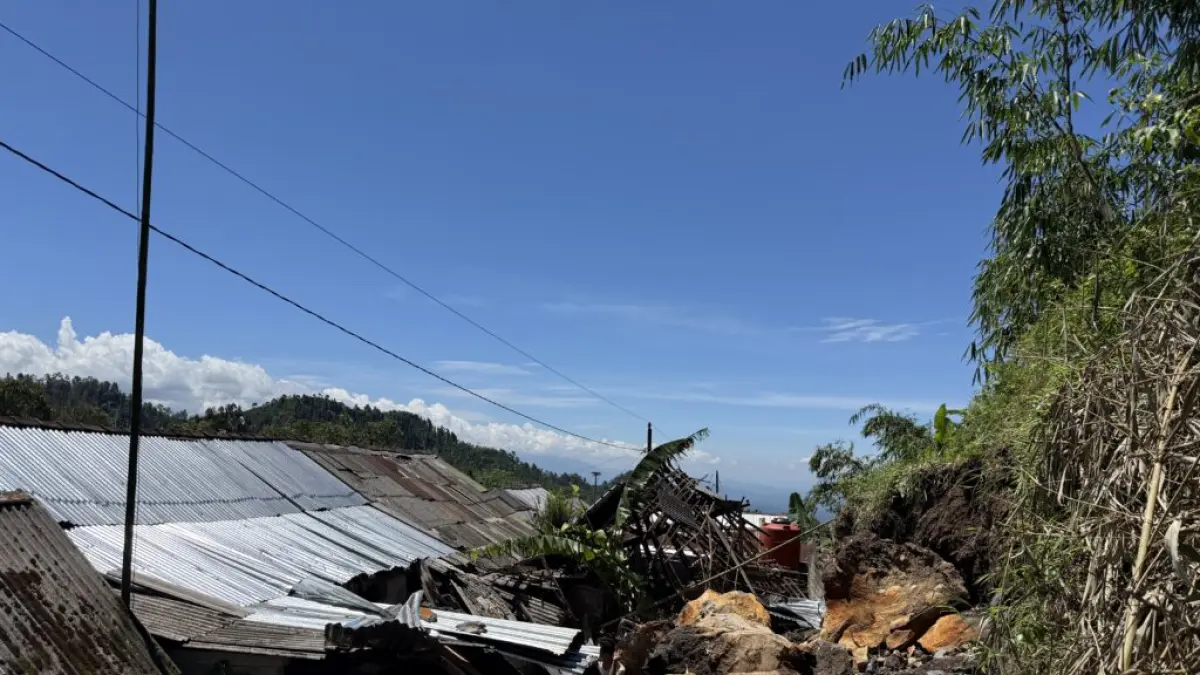 Bencana tanah longsor terjadi di Desa Sangkanayu, Kecamatan Mrebet, Kabupaten Purbalingga, pada Minggu (12/4/2026). 