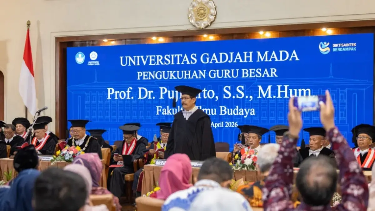 Dosen FIB UGM Prof. Pujiharto Dikukuhkan Guru Besar Bidang Sastra Pascamodern 