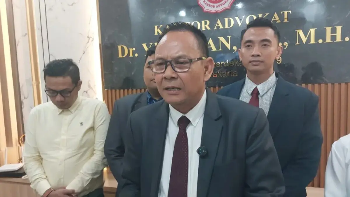 Kuasa Hukum Presiden Ke-6 RI Joko Widodo, YB Irpan beri keterangan usai sidang di PN Solo. A Christian/Radar Solo
