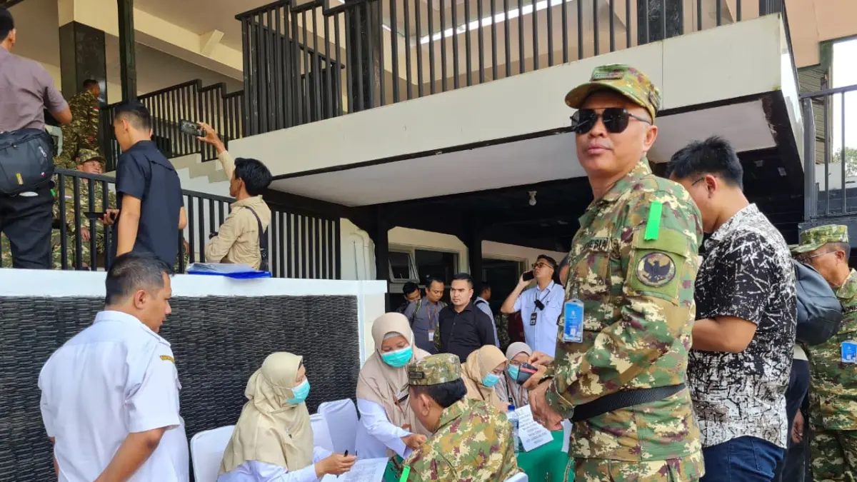 Para pimpinan DPRD provinsi, kabupaten, dan kota se-Indonesia tiba di Akmil untuk mengikuti retret, Rabu (15/4).