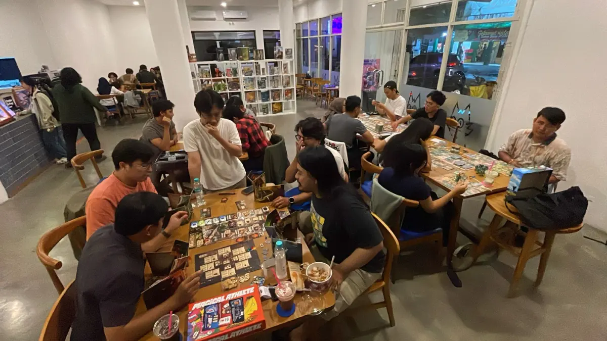 Menjaga Nyala Interaksi Tanpa Gawai: Kisah Komunitas Koboy Merawat Tradisi Board Game di Jogja

Dua Dekade Koboy Bertahan: Siasat Para 