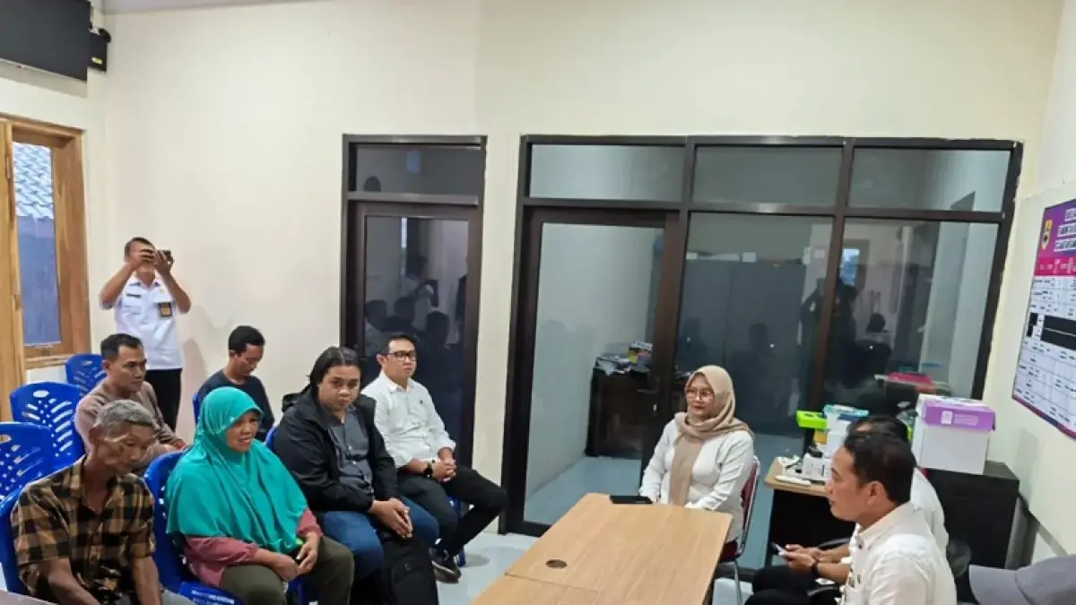 Mediasi antara pasutri asal Sambungmacan, Sragen yang terjerat kabel wifi dengan pihak provider, Kamis (23/4/2026). Ahmad Khairudin/Radar Solo