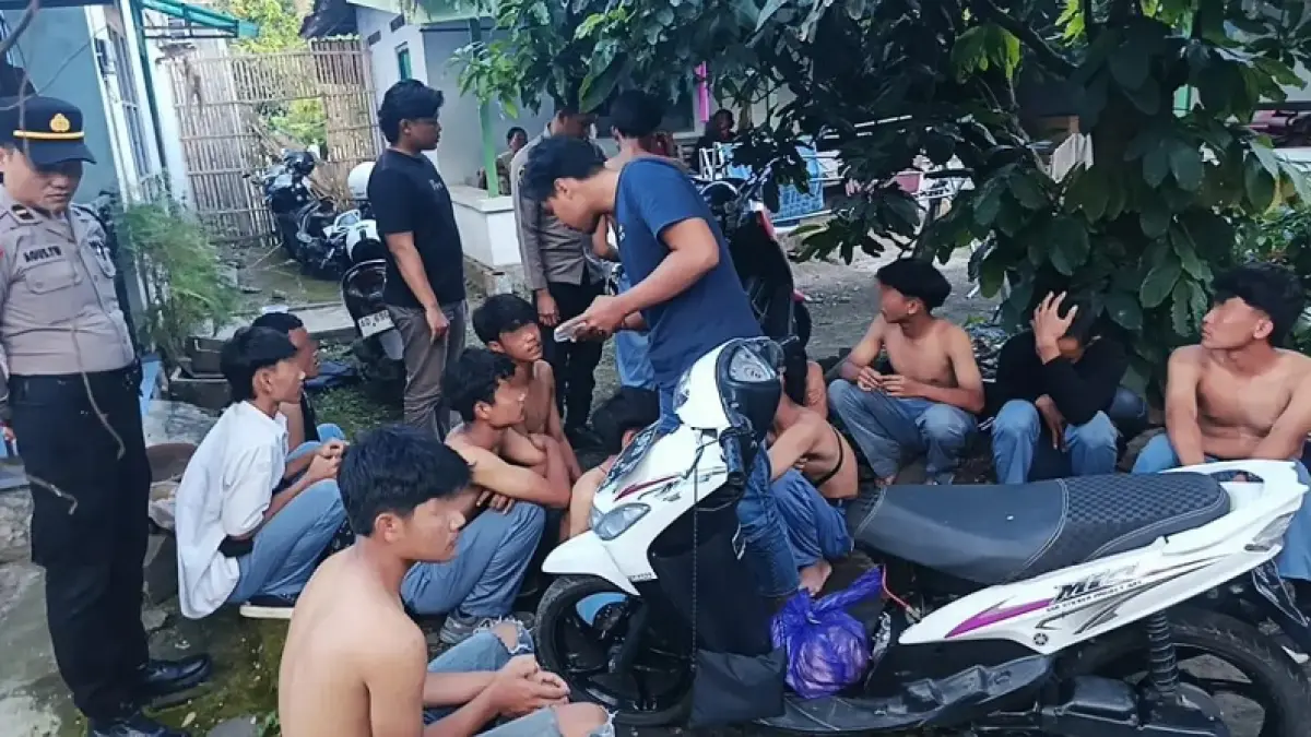 Pelajar SMK negeri di Mojosongo, Boyolali yang terlibat tawuran didata polisi, Kamis (23/4/2026). ISTIMEWA