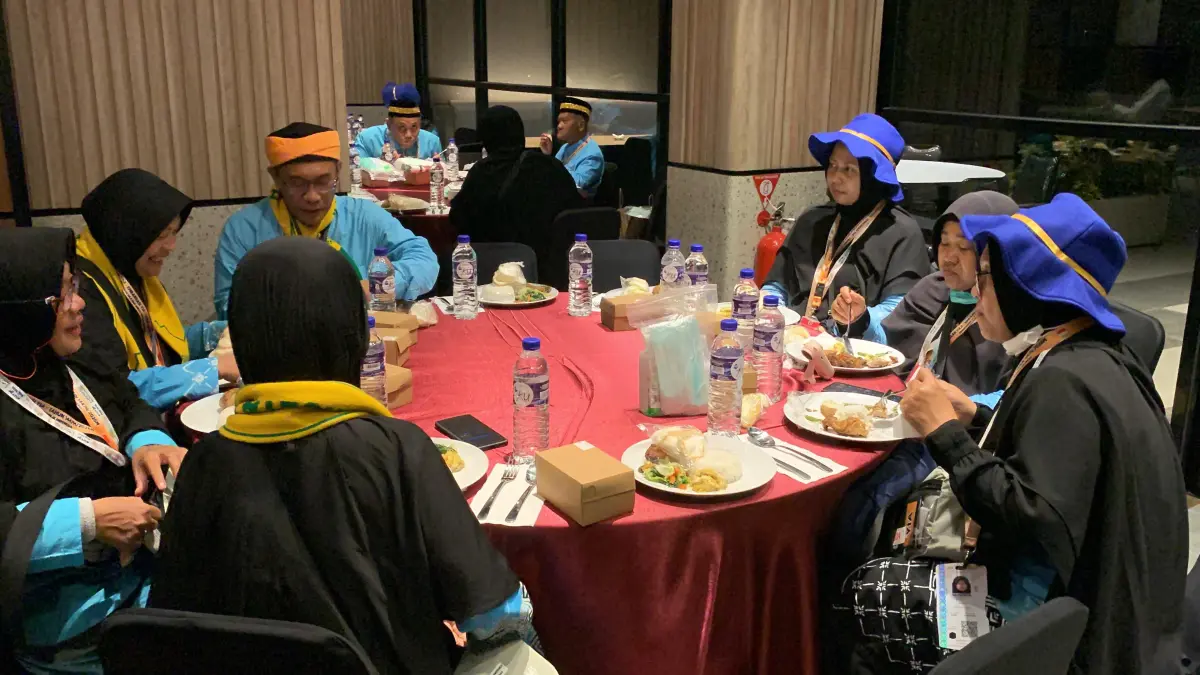 CJH menikmati makan malam di embarkasi YIA yang berbasis hotel