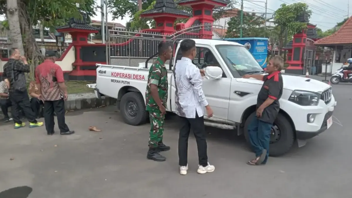 Satu unit pikap untuk operasional KDMP tiba di Pendapa Graha Satya Praja (GSP) Sukoharjo, Kamis (30/4/2026). Iwan Kawul/Radar Solo