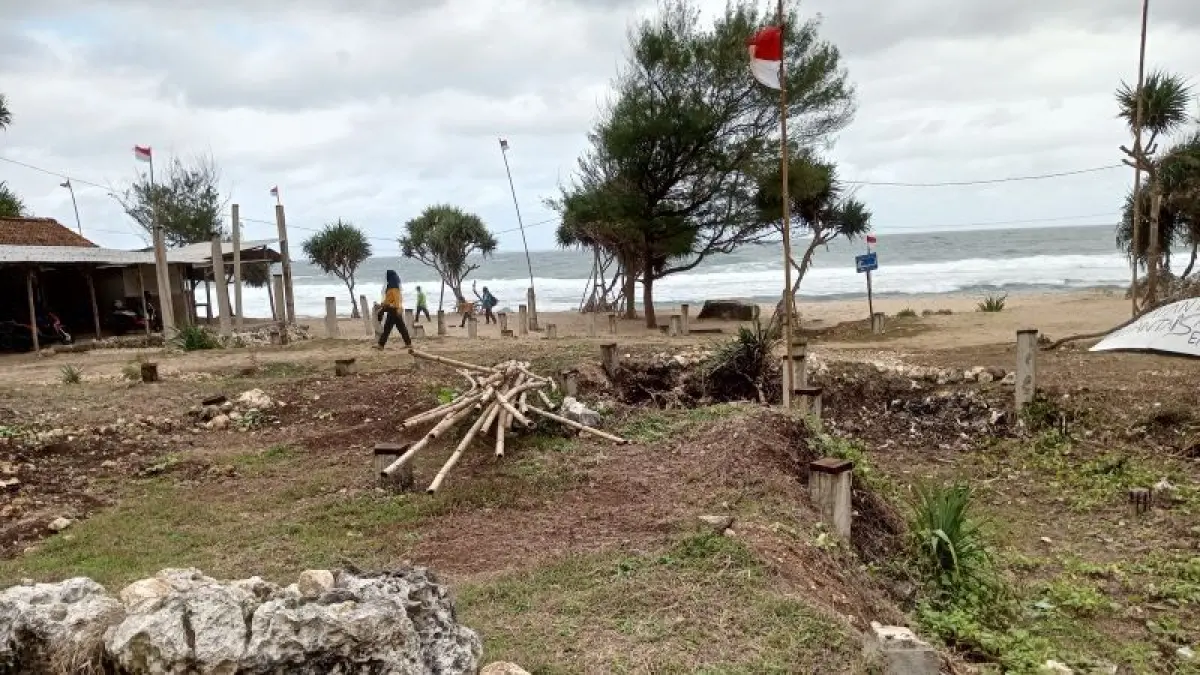 INI LHO: Kawasan wisata Pantai Sanglen yang rencananya akan dibangun objek wisata Obelix oleh PT Biru Bianti Indonesia. (Yusuf Bastiar/Radar Purworejo)