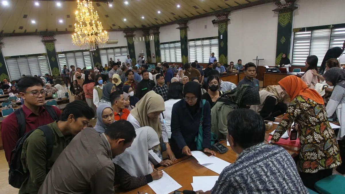 Ratusan orang tua korban tindak kekerasan di Daycare Little Aresha menandatangani surat kuasa untuk mengawal proses hukum, di Balai Kota Jogja, Rabu (6/5/2026). Pemko Jogja kemudian membentuk Tim Hukum Peduli Anak guna menangani kasus tersebut. Guntur Aga Tirtana/Radar Jogja 
