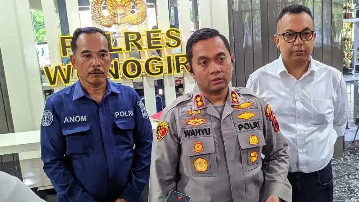 Kapolres Wonogiri AKBP Wahyu Sulistyo beri keterangan terkait penanganan dugaan pelecehan siswi SMP oleh guru olahraga berinisial J, Kamis (7/5/2026). IWAN ADI/RADAR SOLO
