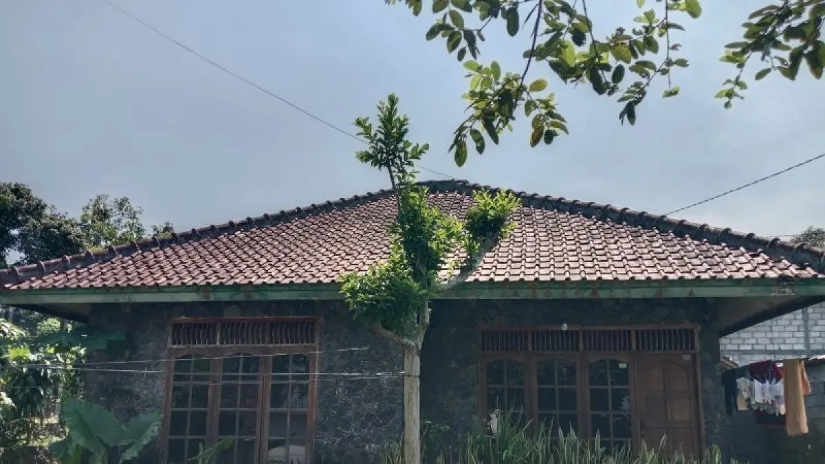 LENGANG: Kondisi rumah di Pakem yang jadi tempat penampungan 11 bayi Minggu (10/5).&nbsp;(Delima Purnamasari/Radar Purworejo)