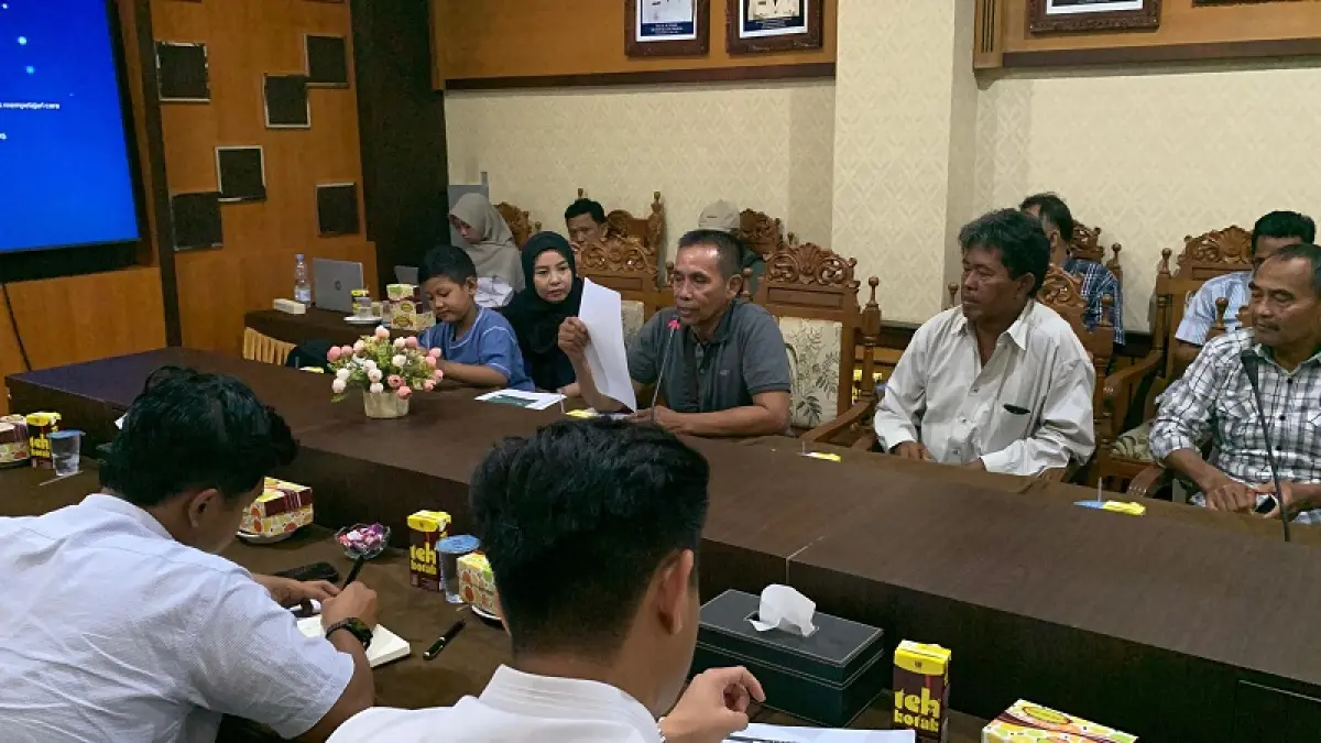 AUDIENSI: Warga Garongan mendatangi Kantor Bupati Kulon Progo mengeluhkan tindakan lurah yang melakukan pungli Rabu (13/5/2026). ANOM BAGASKORO/RADAR JOGJA