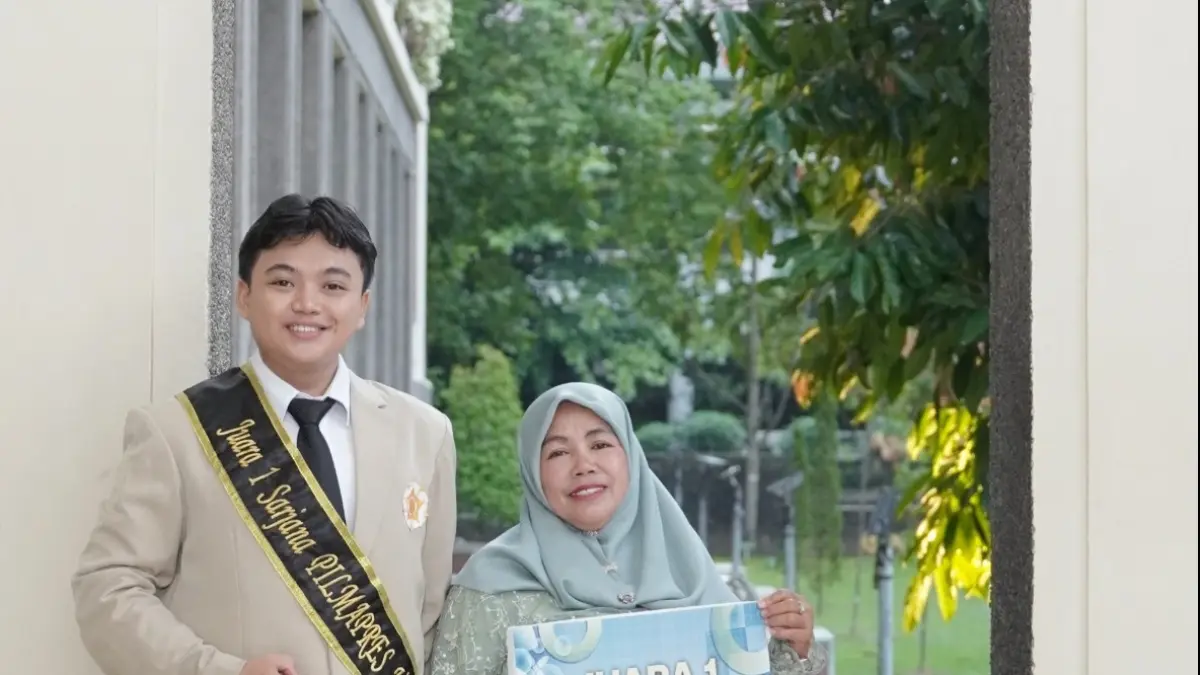 Kisah Deni Maulana: Anak Buruh Tani dan TKW yang Menjelma Jadi Mahasiswa Berprestasi Utama UGM