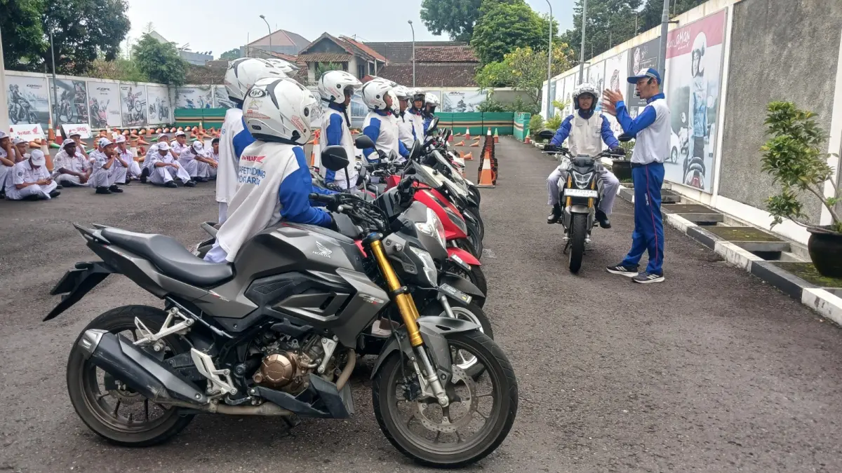 Masa remaja merupakan fase krusial dalam pencarian jati diri. Tanpa bimbingan yang tepat dari sekolah dan orang tua, para siswa rentan terjebak dalam perilaku berisiko