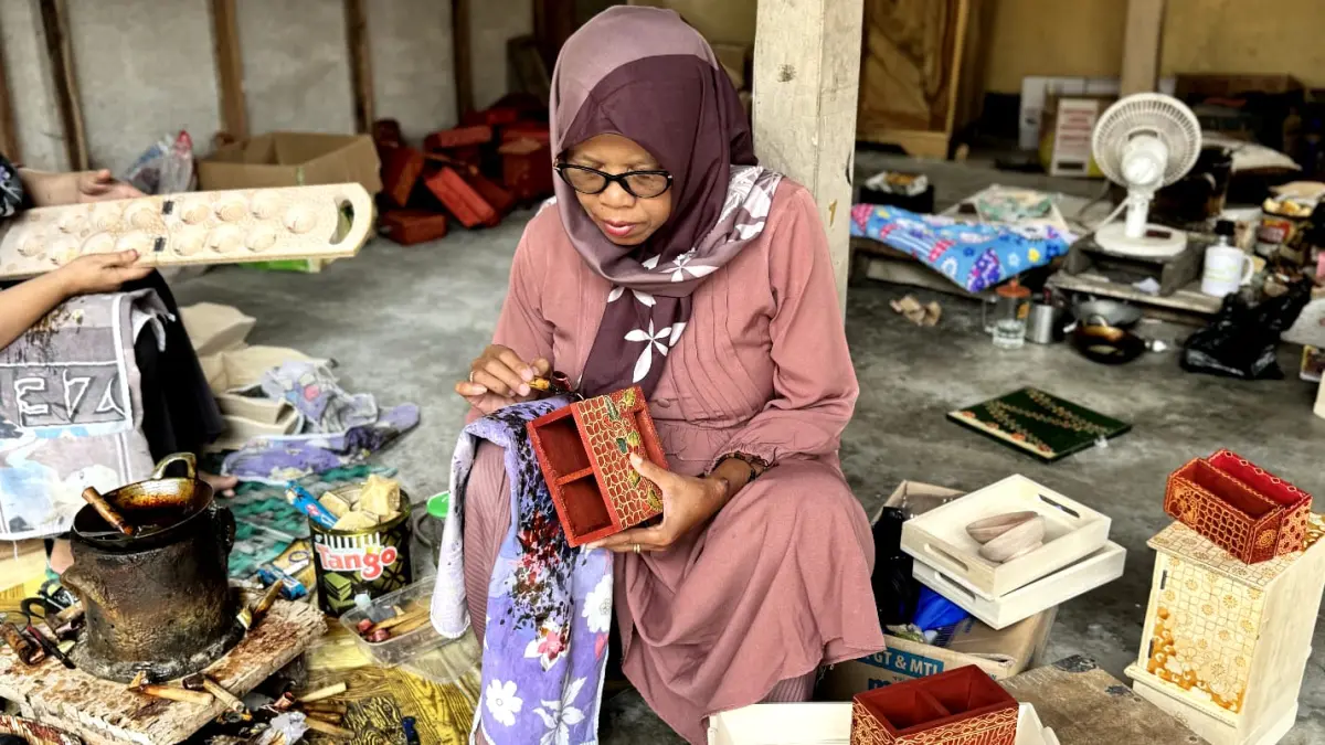 Melalui program Desa Sejahtera Astra (DSA), Astra Motor Yogyakarta menggelar kegiatan "Media Tour" dengan mengajak sejumlah awak media mengunjungi salah satu desa binaan Astra, yakni Desa Sejahtera Astra (DSA) Krebet, yang terletak di Sendangsari, Pajangan, Bantul (22/5).