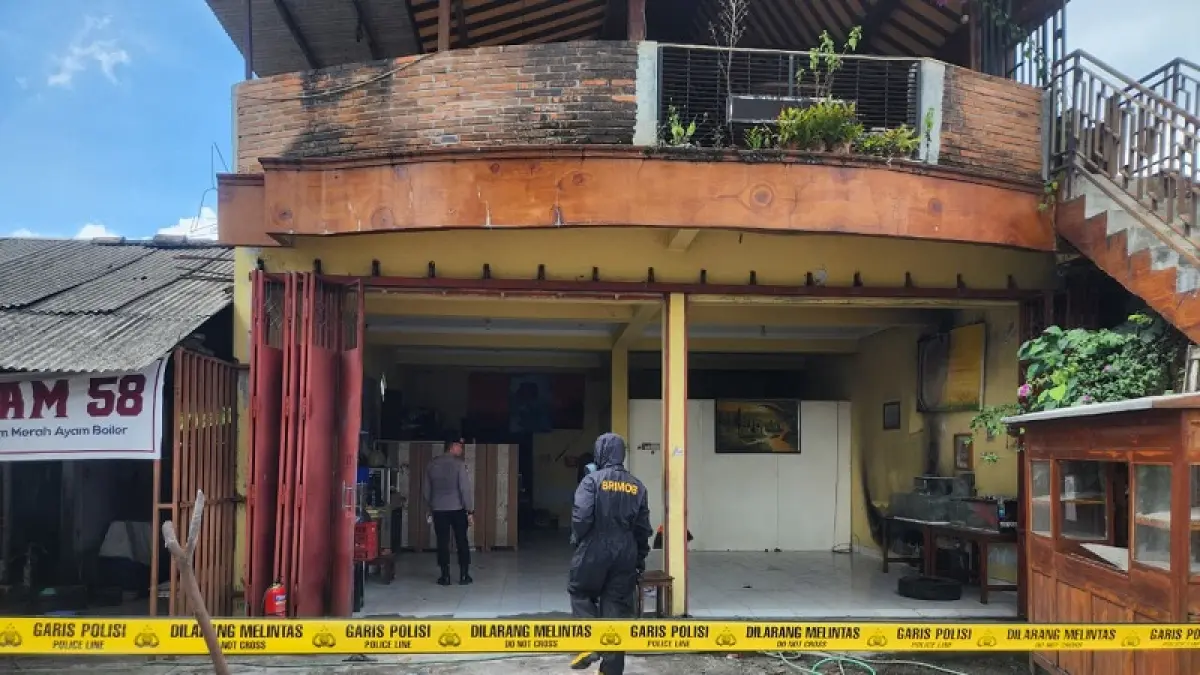 GARIS POLISI: Penanganan kebakaran rumah di Margomulyo, Seyegan, Sleman. Dokumentasi Polresta Sleman