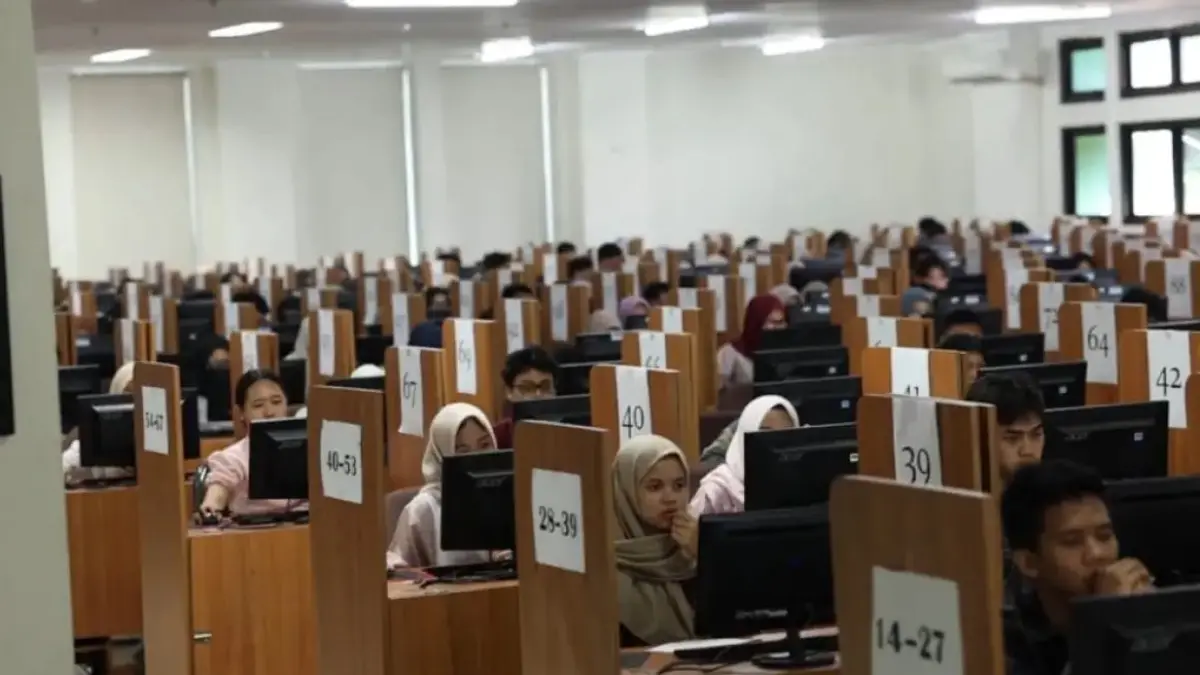 Mahasiswa mengikuti tes SNBT di kampus UNS, belum lama ini. &nbsp;(Alfida Nurcholisah/Radar Solo)
