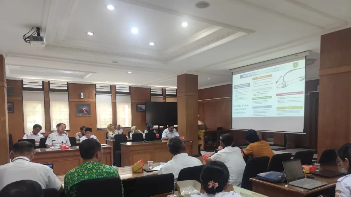 Ketua Forum Kabupaten/Kota Sehat Kabupaten Magelang saat memimpin&nbsp;rapat koordinasi di Ruang Cemerlang Kompleks Setda Kabupaten Magelang, Rabu (3/6).