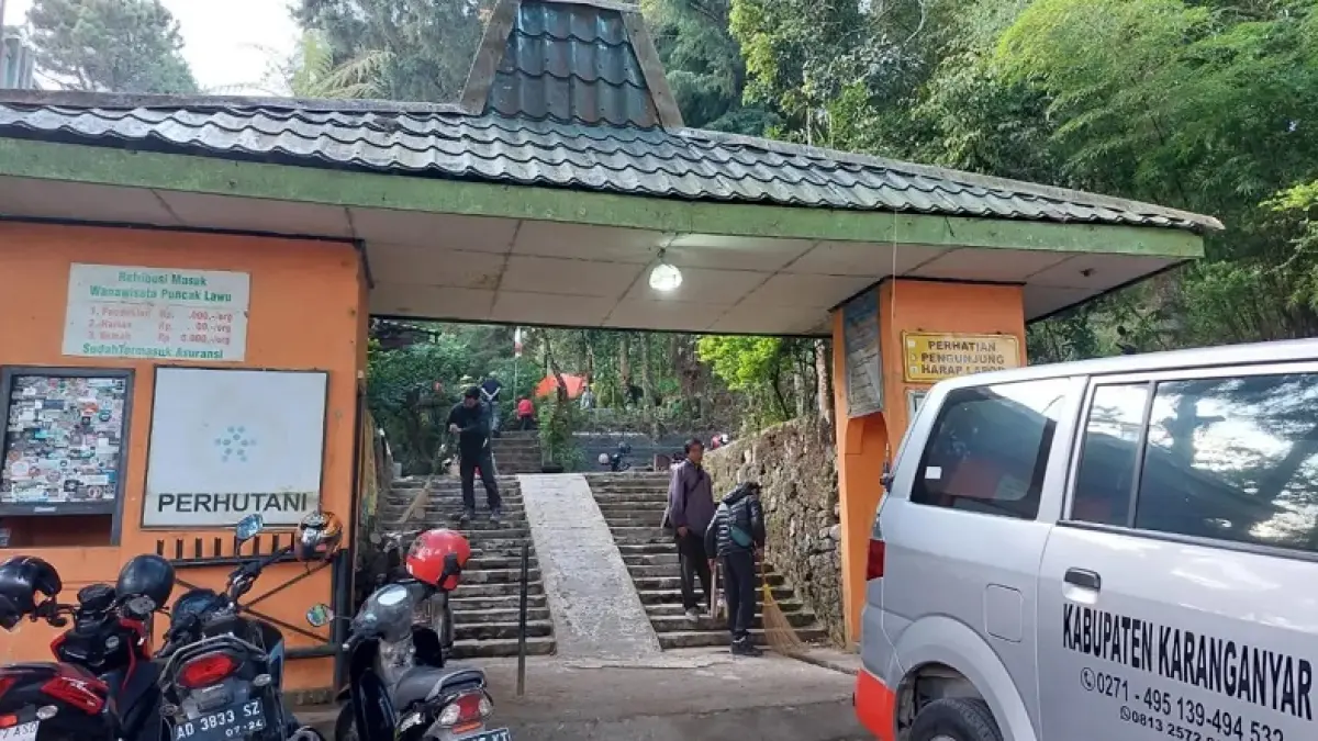 Jalur pendakian Gunung Lawu via Cemoro Kandang di Kecamatan Tawangmangu, Karanganyar jadi salah satu jalur favorit pendaki. Rudi Hartono/Radar Solo
