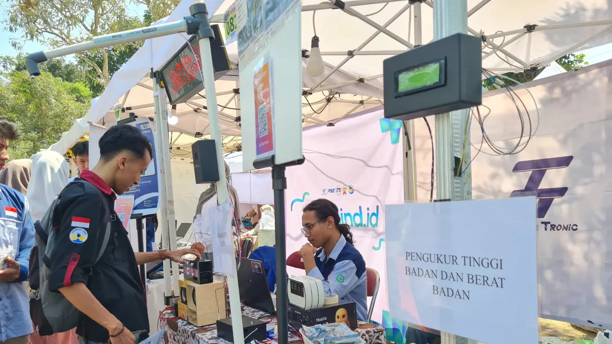 Ratusan stan berjajar di depan gedung rektorat Untidar dalam rangka memeriahkan gelaran EKKN, Rabu (10/6).