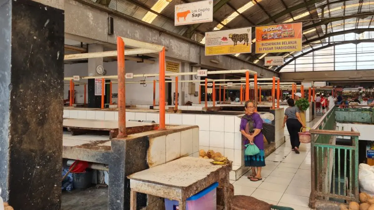 KOSONG: Lapak daging sapi di Pasar Rejowinangun sepi Kamis (18/6). Para pedagang memilih tidak berjualan selama tiga hari ke depan. (NAILA&nbsp;NIHAYAH/RADAR PURWOREJO)