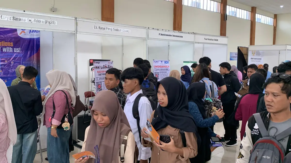 Pemkab Kulon Progo mengupayakan penyediaan lapangan kerja melalui kegiatan Job Fair, seperti yang diadakan tahun ini di Taman Budaya Kulon Progo, Selasa (23/6). 