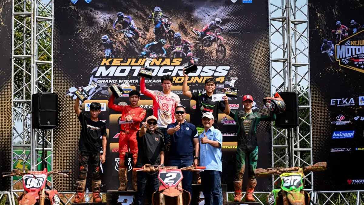 Crosser binaan PT Astra Honda Motor (AHM), Ivan Valrossi Tertia Wahyumaniadi berhasil meraih podium ketiga pada race pertama kelas MX2 Kejuaraan Nasional