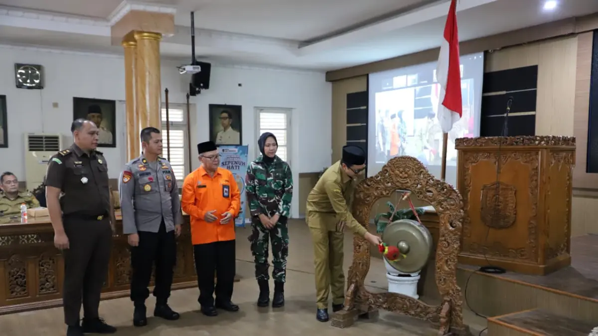 Wakil Bupati Purworejo Dion Agasi Setiabudi membuka pencanangan Sensus Ekonomi 2026 di Ruang Arahiwang Setda Purworejo, Senin (29/6). 

