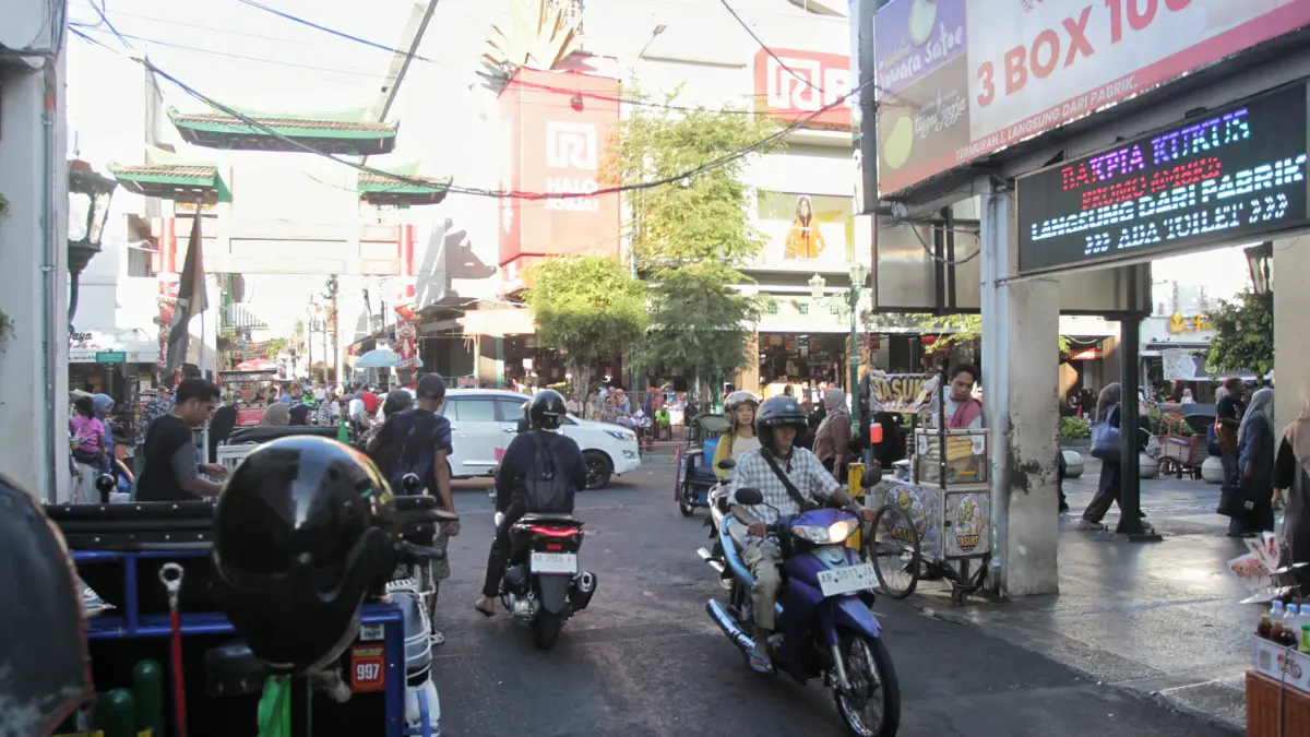 Suasana Jalan Beskalan yang merupakan salah satu jalan sirip di kawasan Malioboro, Kota Jogja, kemarin (1/7). Pemprov DIJ menyiapkan pemasangan portal pada jalan-jalan sirip sebagai bagian dari rekayasa lalu lintas guna mendukung terwujudnya kawasan Malioboro sebagai area full pedestrian dan kawasan rendah emisi.